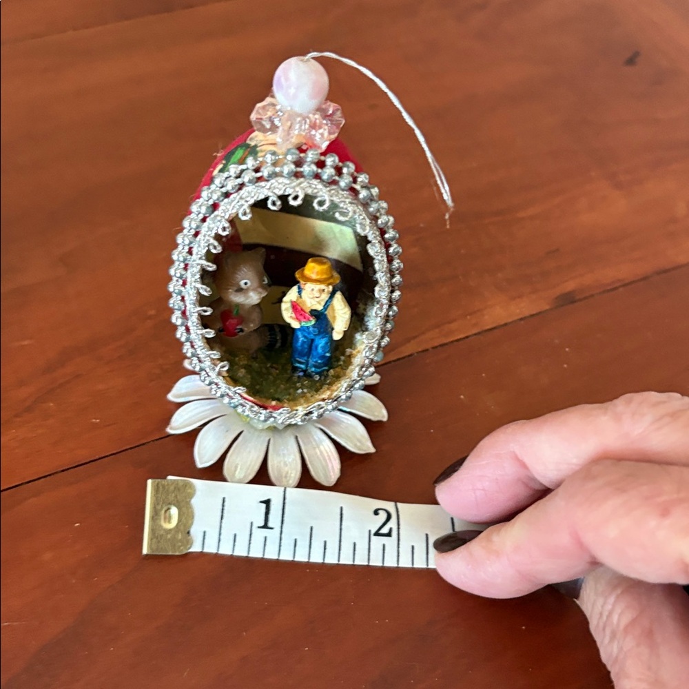 Handmade Christmas Egg Diorama Ornament Vintage Beaded Folk Art - Picture 9 of 9